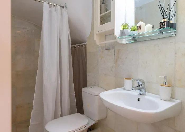 Sunrise Serenity Near * Ampelas