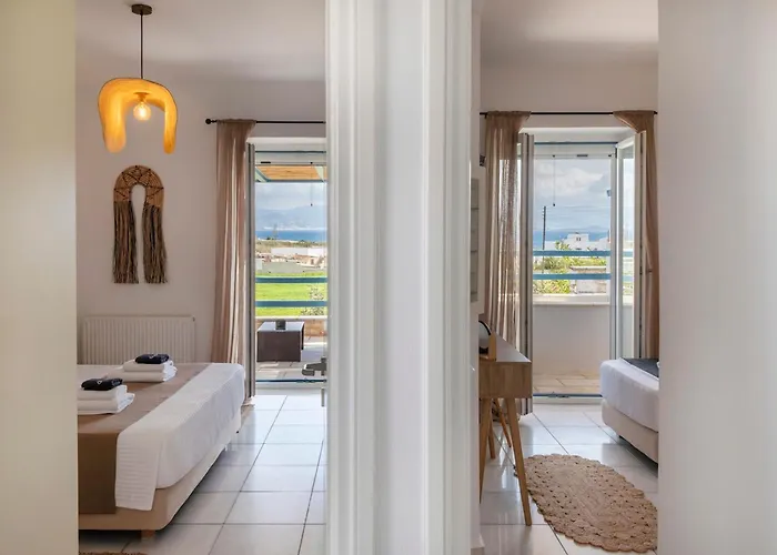 Sunrise Serenity Near Feriehus Ampelas