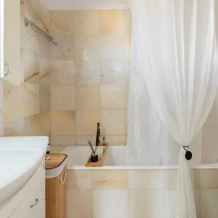 Sunrise Serenity Near Feriehus Ampelas